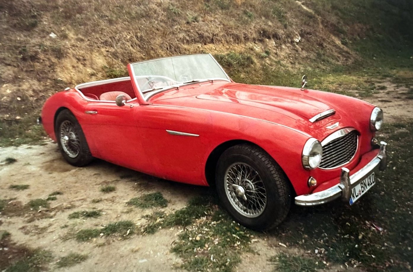 The Austin-Healey, the first vintage car restored by the workshop