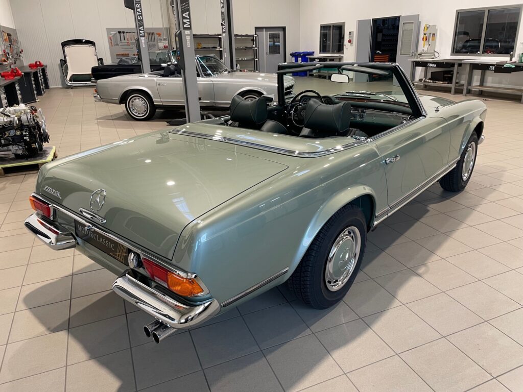 Mercedes-Benz W113 Pagoda 280 SL – photo 1 of 3